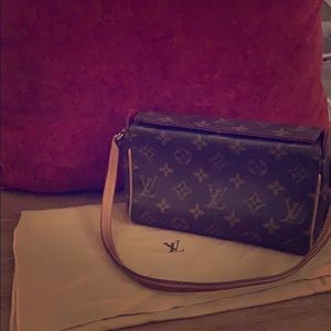 Louis Vuitton Recital.- 100%Authentic